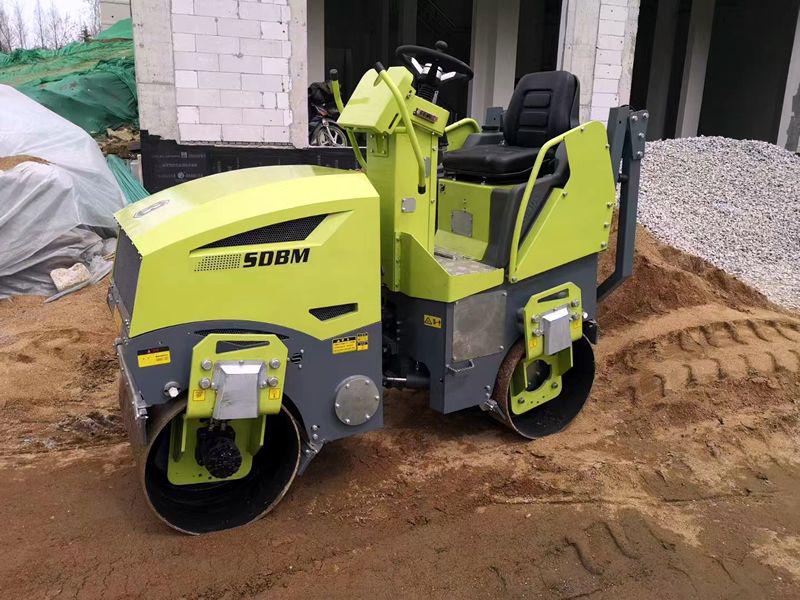 奔馬小型壓路機土方壓實(shí)、溝槽回填施工案例