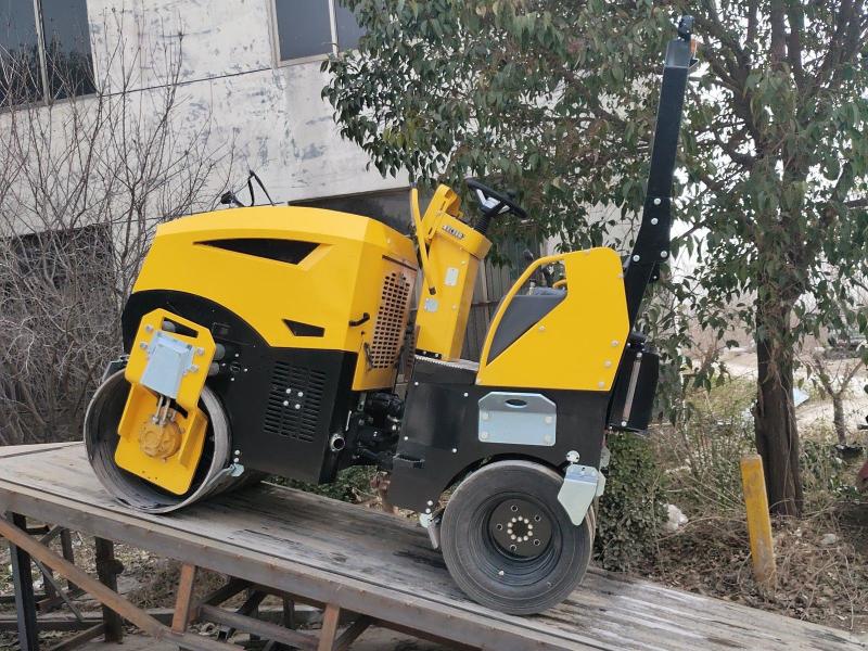 奔馬小型壓路機發(fā)動(dòng)機怎么保養?