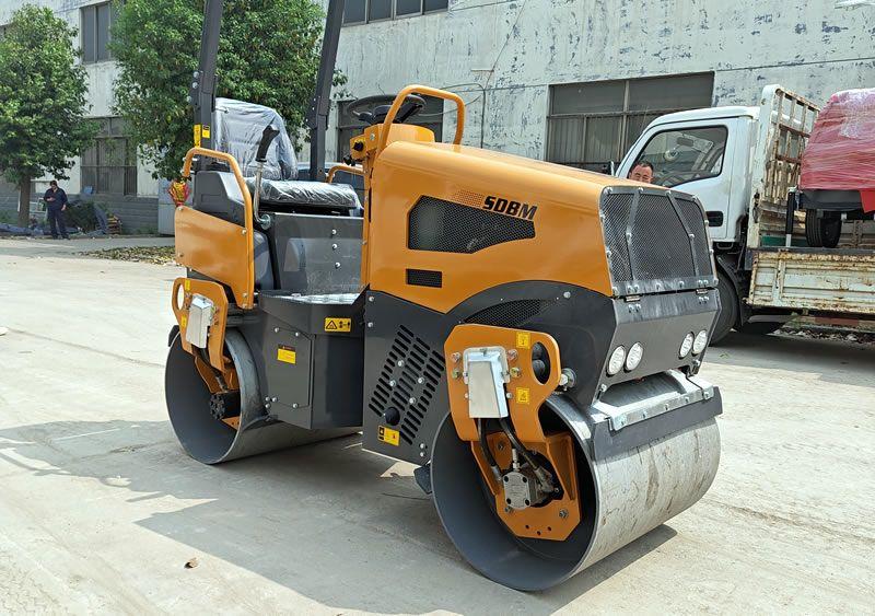 廣交會(huì )客戶(hù)訂購我廠(chǎng)小型壓路機產(chǎn)品持續發(fā)貨中